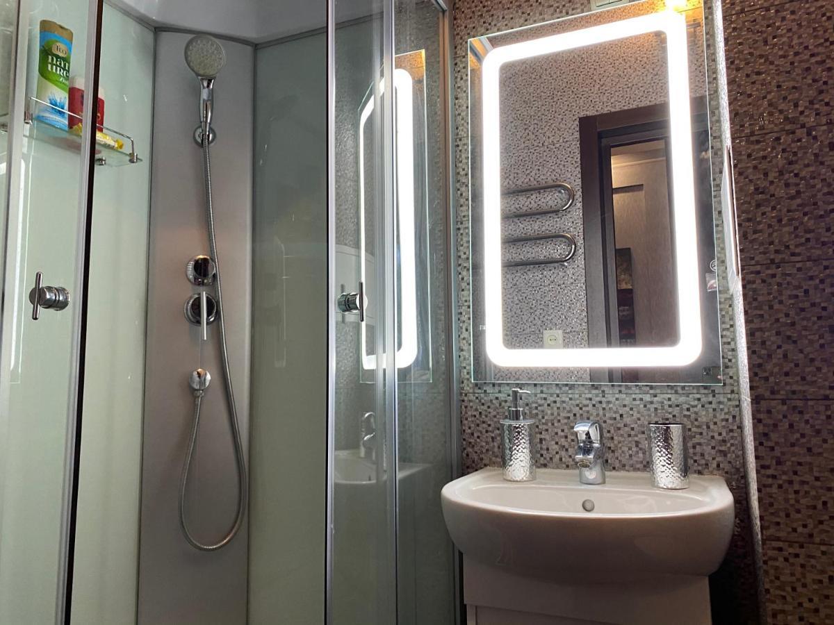 Modern Luxury Studio In The Center Of Kharkiv At Konstitutsii Square エクステリア 写真