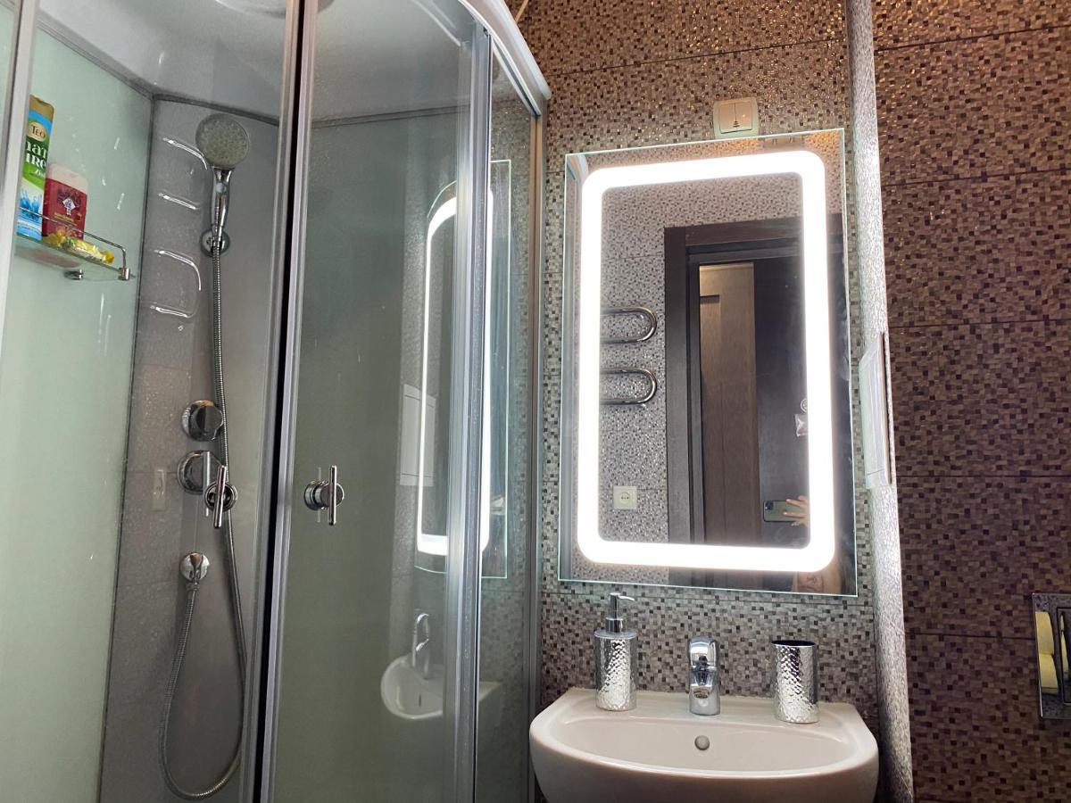 Modern Luxury Studio In The Center Of Kharkiv At Konstitutsii Square エクステリア 写真