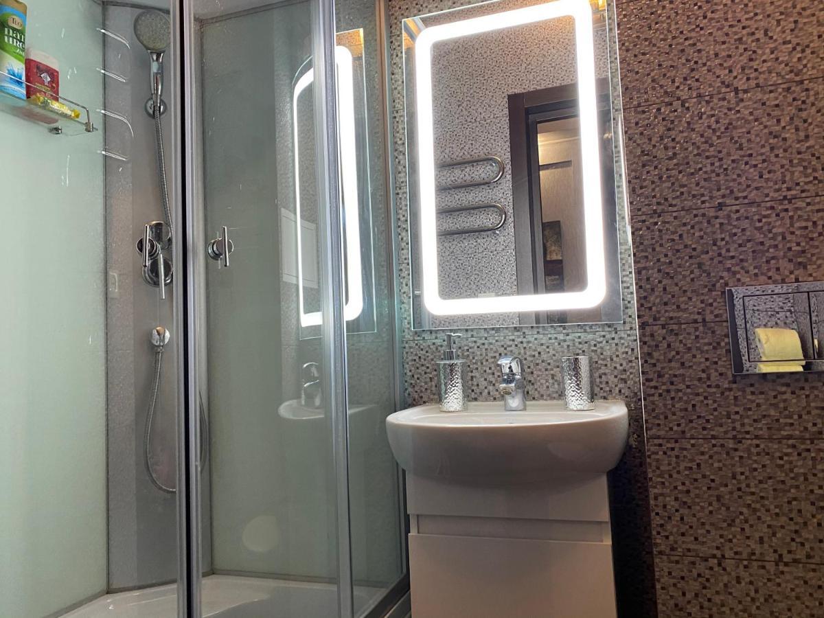 Modern Luxury Studio In The Center Of Kharkiv At Konstitutsii Square エクステリア 写真