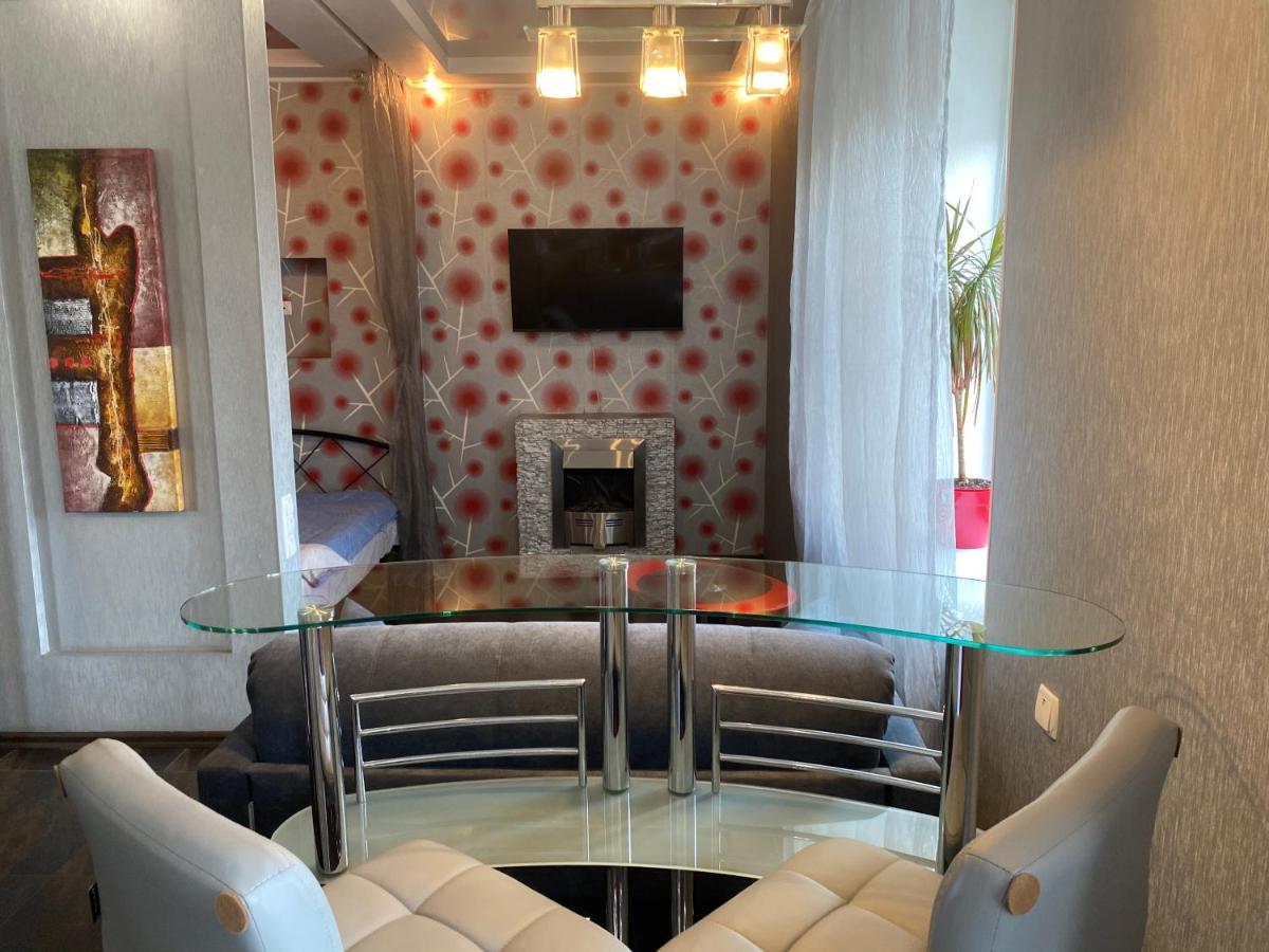 Modern Luxury Studio In The Center Of Kharkiv At Konstitutsii Square エクステリア 写真