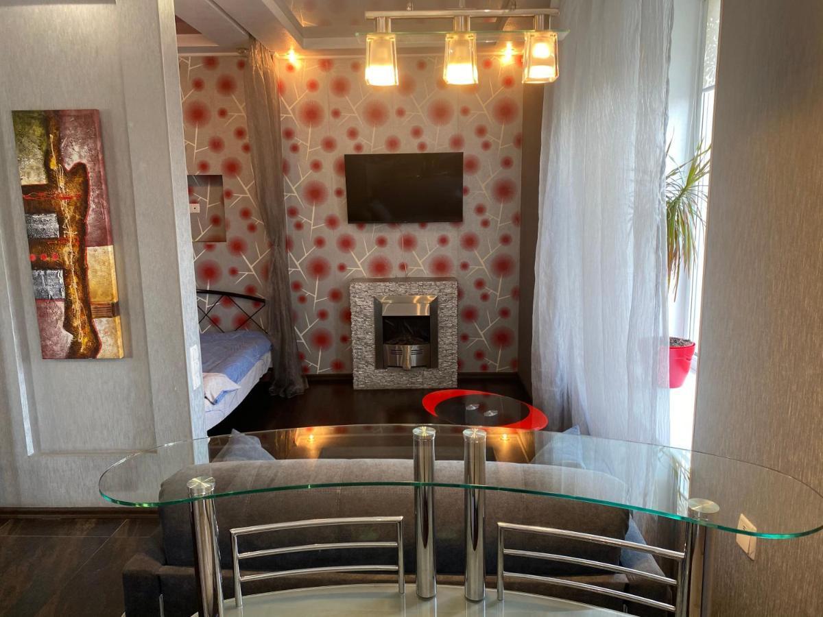 Modern Luxury Studio In The Center Of Kharkiv At Konstitutsii Square エクステリア 写真
