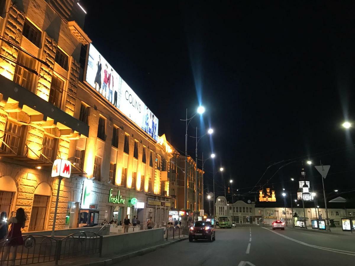 Modern Luxury Studio In The Center Of Kharkiv At Konstitutsii Square エクステリア 写真