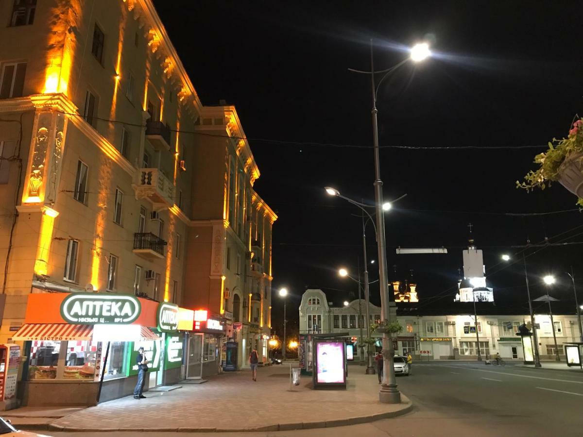 Modern Luxury Studio In The Center Of Kharkiv At Konstitutsii Square エクステリア 写真