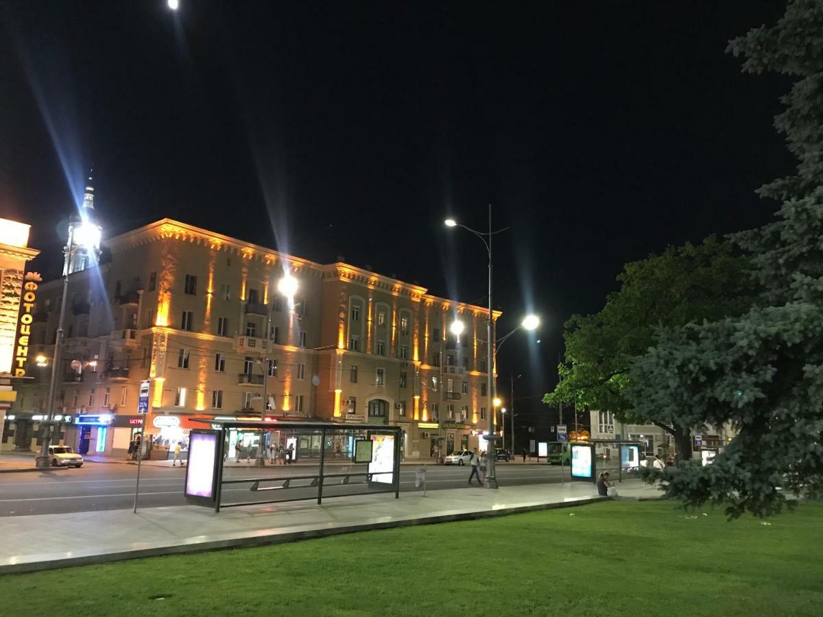 Modern Luxury Studio In The Center Of Kharkiv At Konstitutsii Square エクステリア 写真