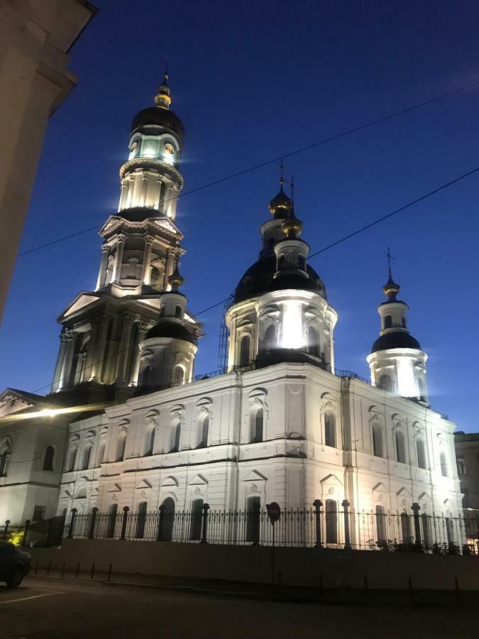 Modern Luxury Studio In The Center Of Kharkiv At Konstitutsii Square エクステリア 写真