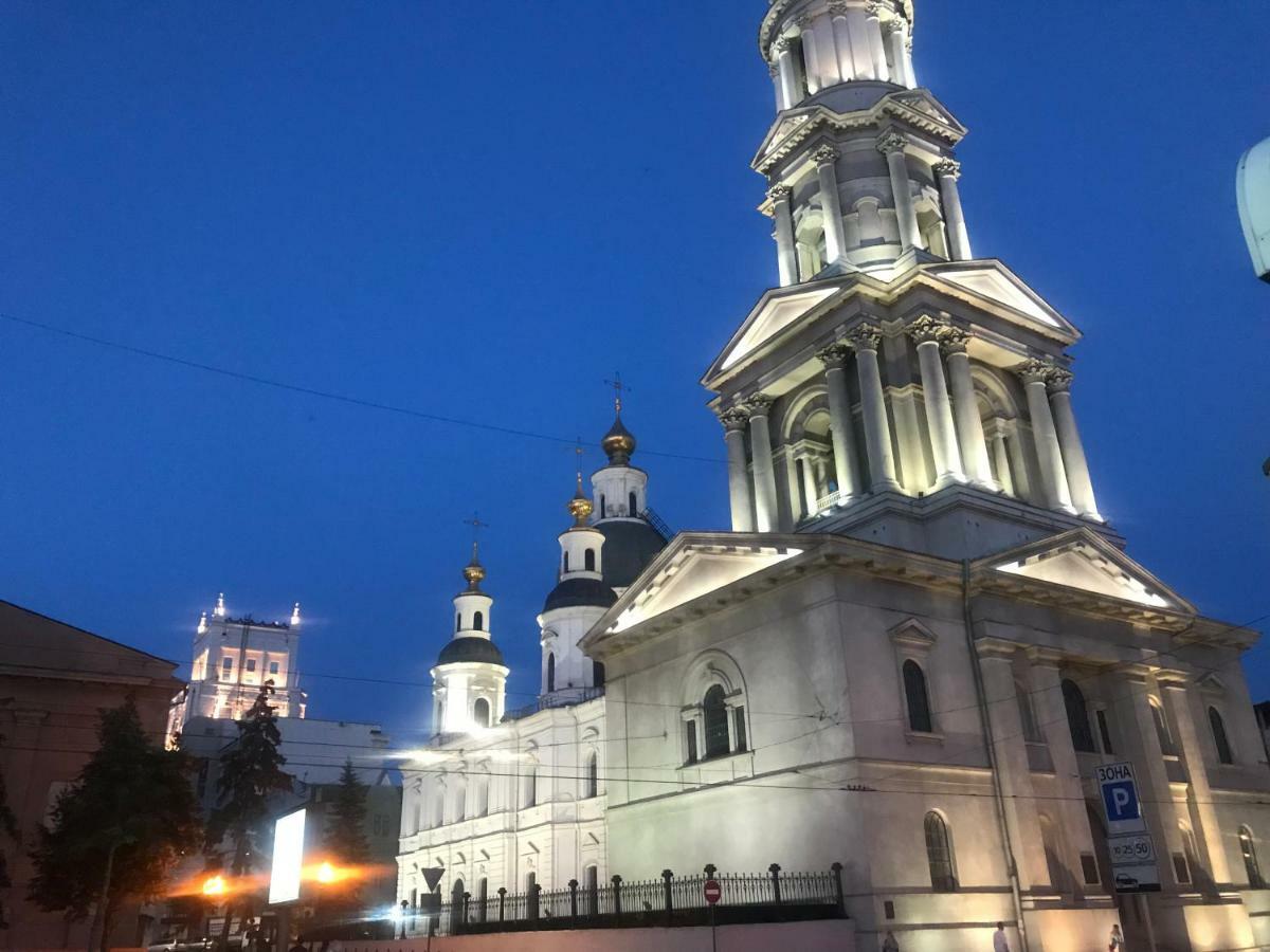 Modern Luxury Studio In The Center Of Kharkiv At Konstitutsii Square エクステリア 写真