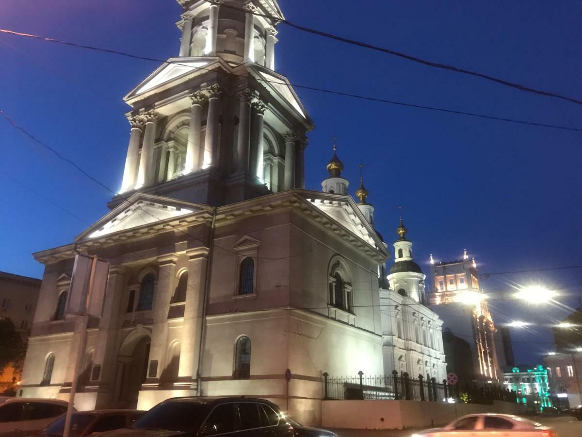 Modern Luxury Studio In The Center Of Kharkiv At Konstitutsii Square エクステリア 写真